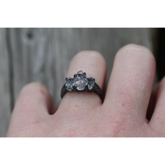 alternative raw diamond engagement rings, raw crystal ring, round or oval cut - Picture 3 of 5